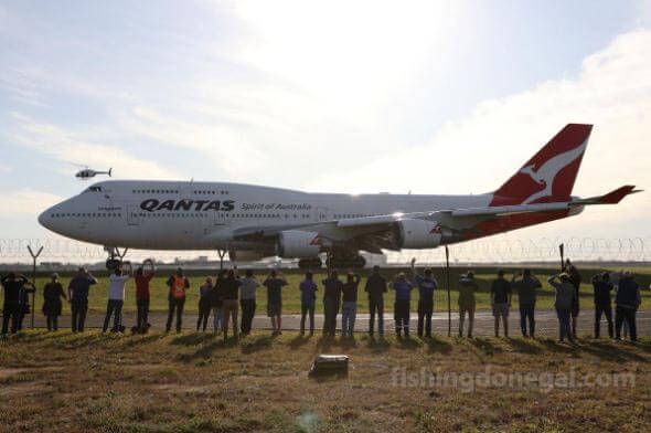 แควนตัส 747เดินทางจากซิดนีย์เพื่อเกษียณที่โมฮาวี