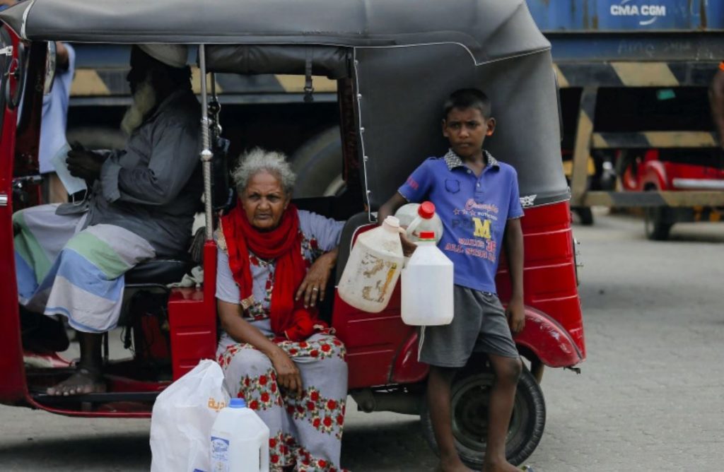 India starts ส่งข้าวให้ศรีลังกาเพื่อช่วยเหลือ ผู้ค้าชาวอินเดียเริ่มโหลดข้าว 40,000 ตันสำหรับการจัดส่งไปยังศรีลังกาในความช่วยเหลือด้านอาหาร