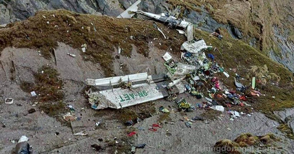 Plane wreckage found บนภูเขาเนปาล