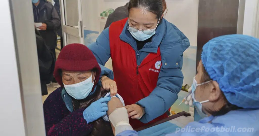 จีนเร่งฉีดวัคซีนผู้สูงอายุ แต่หลายคนไม่เต็มใจ